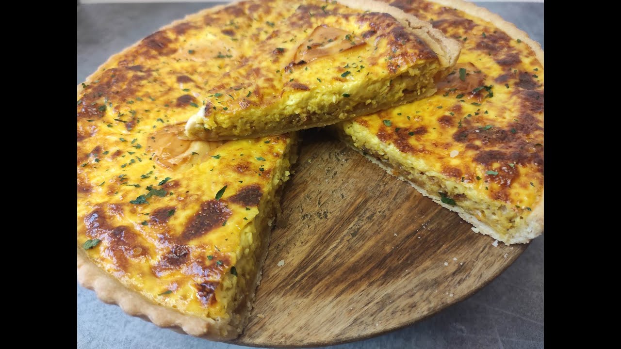 Tarte à l'oignon caramélisé: une recette facile et savoureuse pour toutes les occasions !