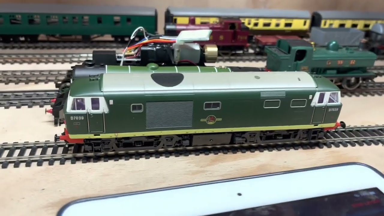 Taking the HM DCC Decoder out and fitting it into a Class 35 HEYMEK