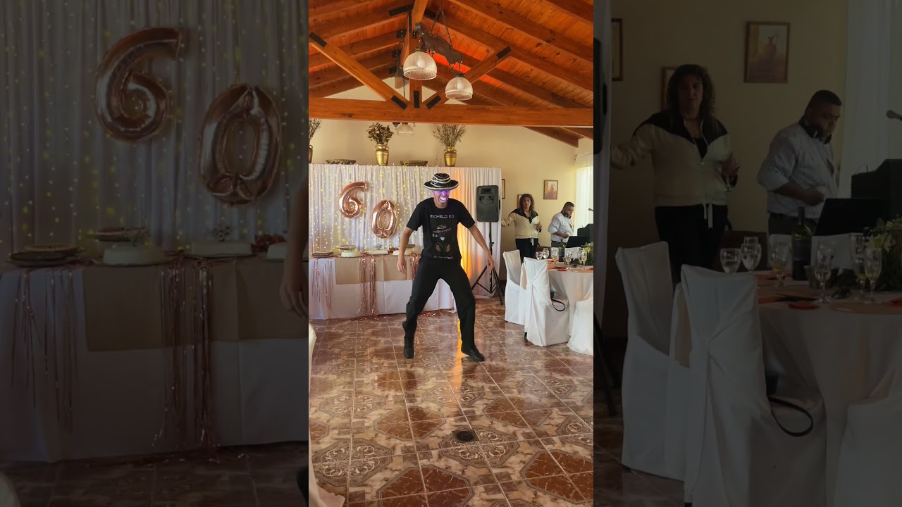 Woody tuneado bailando en un cumplea&ntilde;os #Shorts