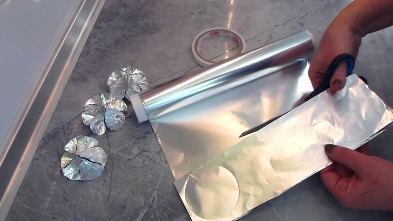 Красота из фольги и двухстороннего скотча! Цветы из фольги своими руками! Поделки своими руками.