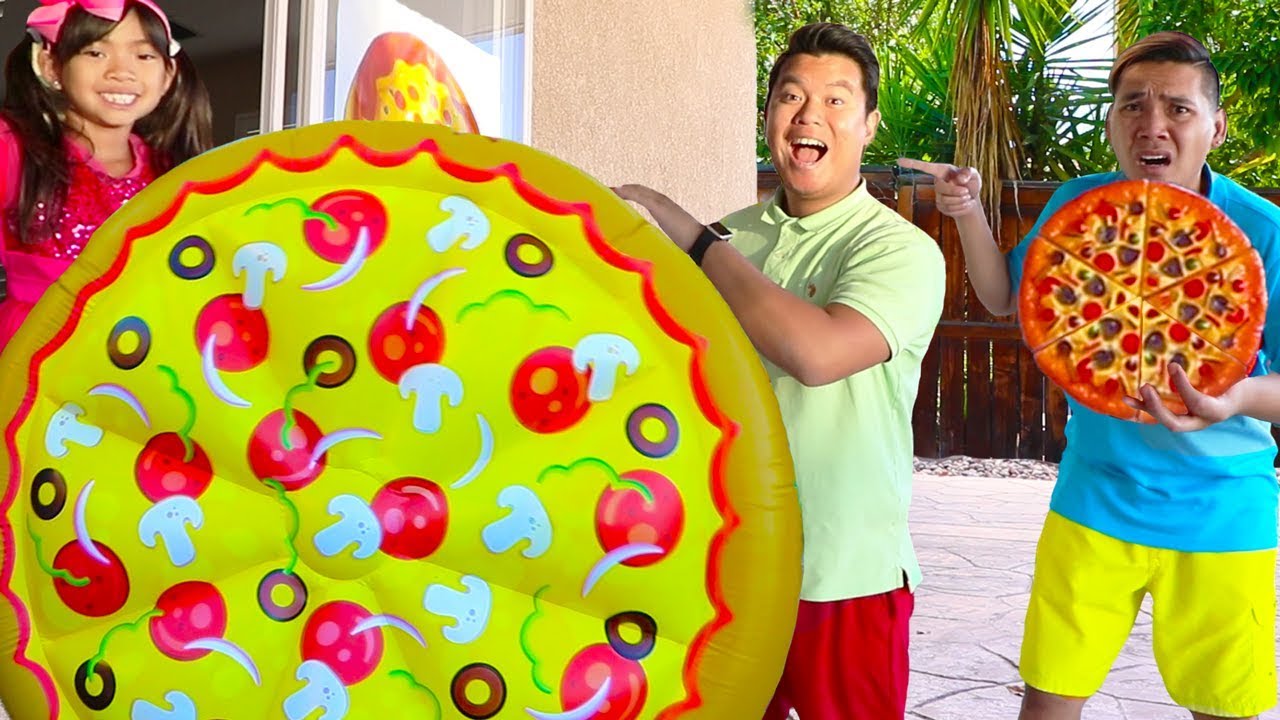 Emma Pretend Play w/ Giant Pizza Fast Food Drive Thru Food Toys