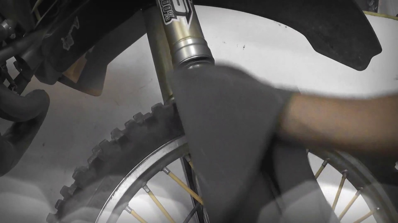 pierde aceite tus retenes?? limpiar suciedad interior de retenes de la horquilla de la moto