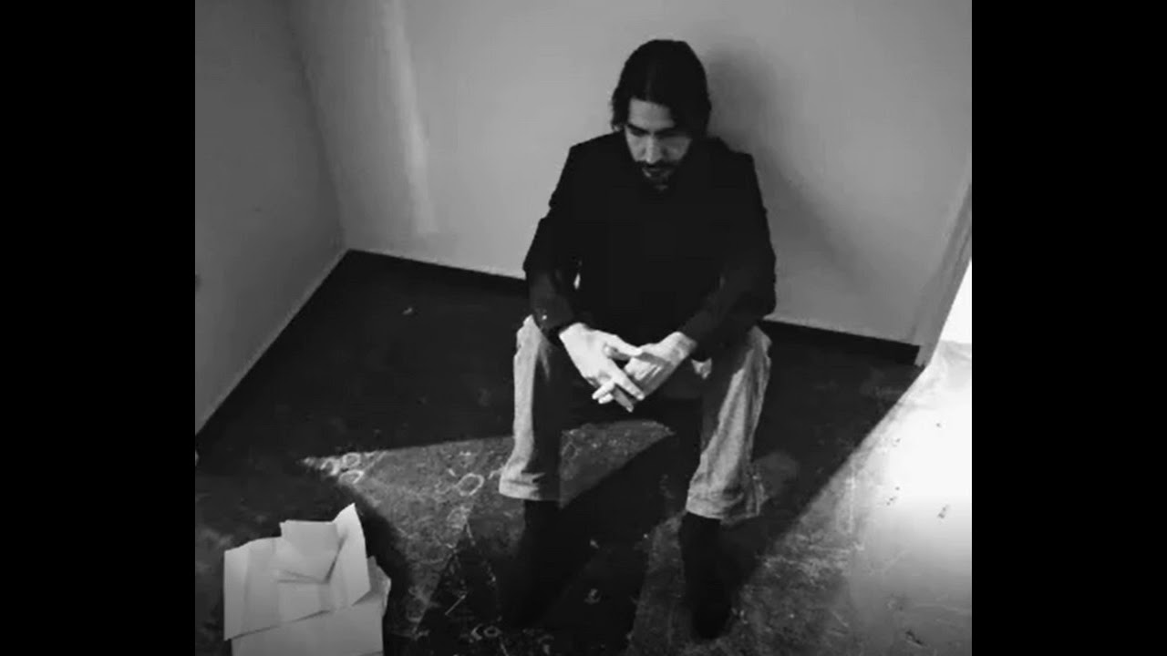 Ο Παναγιώτης Μανιάτης διαβάζει Βλαντιμίρ Μαγιακόφσκι