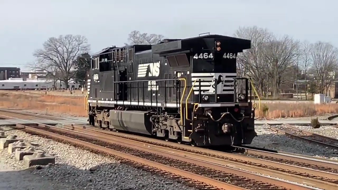 Railfanning in Spencer NC. Caboose, Heritage, EMD's, GE's, and more! 1/8/2026