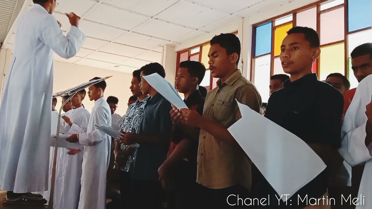 Koor Pembukaan Bulan Rosario oleh Frater Keuskupan Maumere di Ritapiret