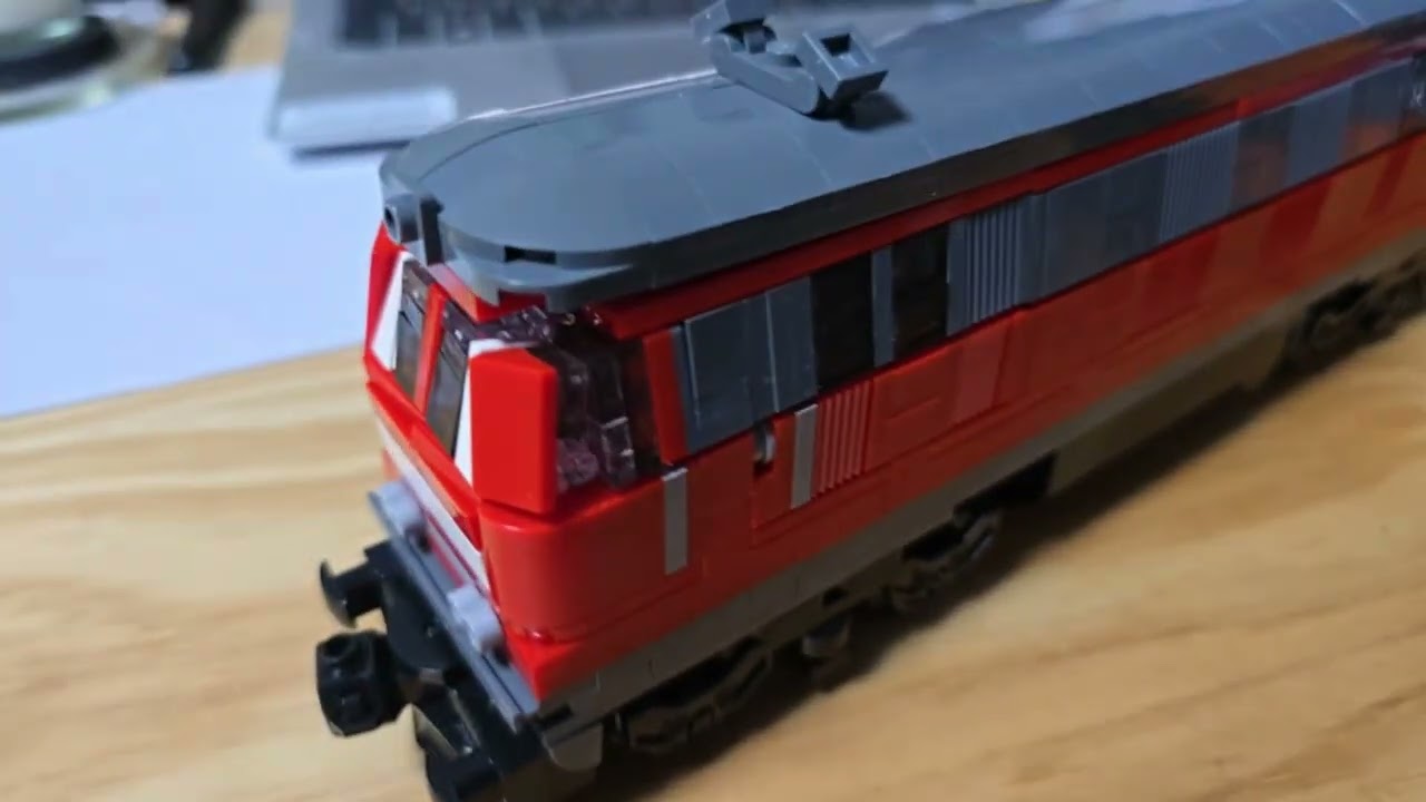 BR218 von LesDIY, Designer: Brickcity_Steinbrueck (Video 8)