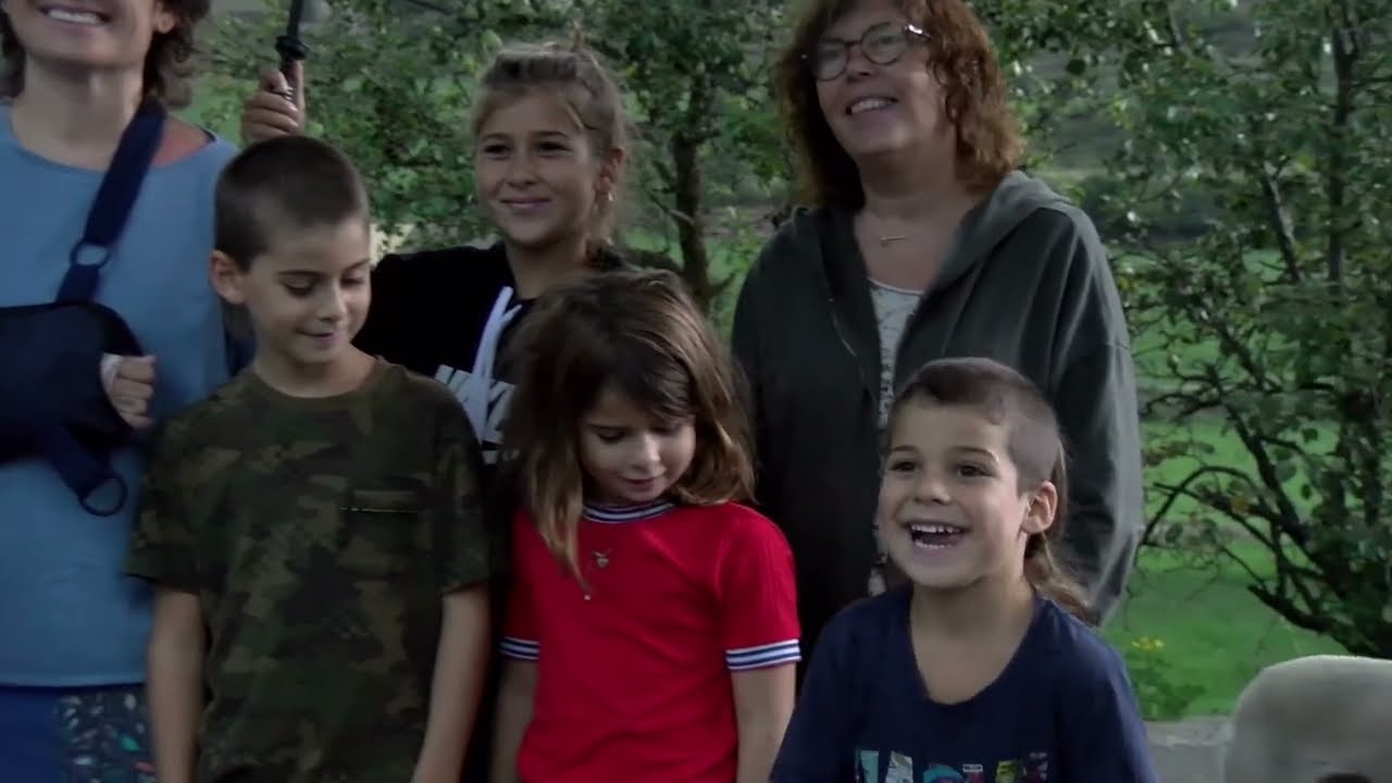 Una crida per repoblar Tuixent acaba amb una fam&iacute;lia amb quatre infants al poble