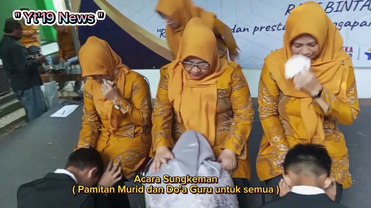 Semua ikut menangis😭😭Acara sungkeman Siswa ke guru😭🇲🇨🇲🇨🇲🇨