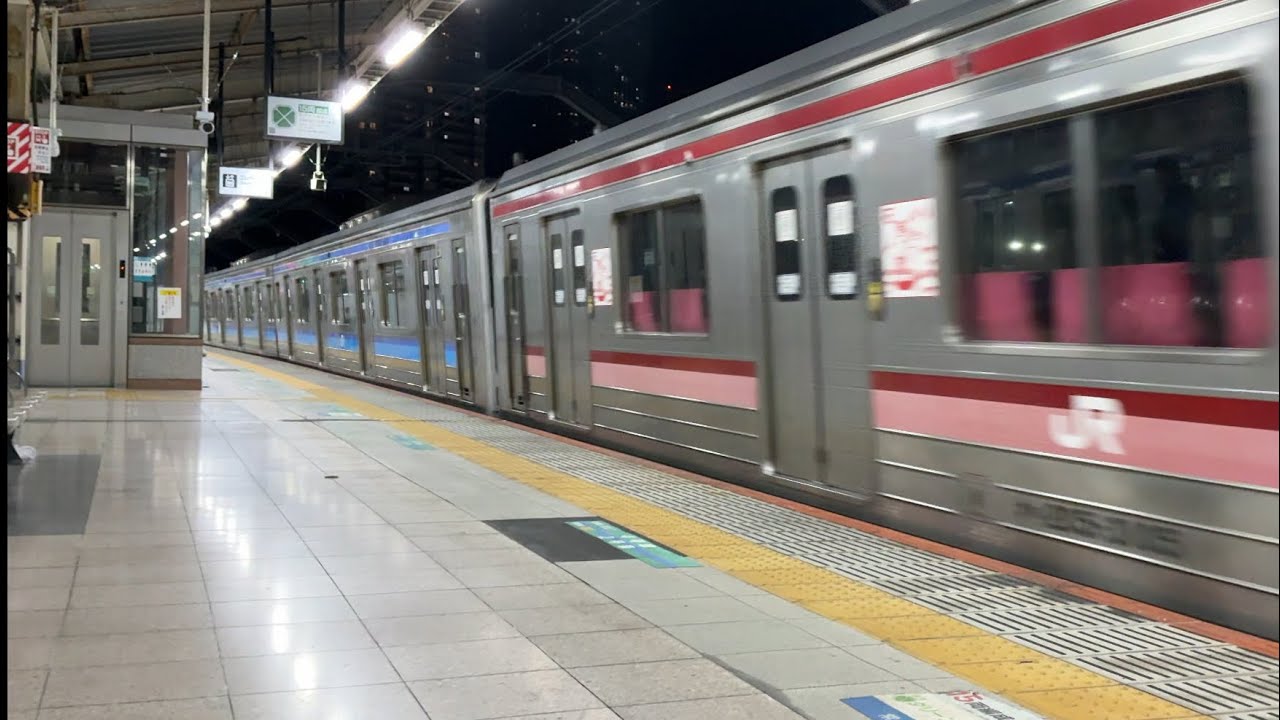 【仙石205が関東経由で秋田へ】E493系ｵｸ01編成+205系3100番台ｾﾝM5編成(2WAY色)+M11編成　AT入場配給(配9548M) 南千住駅通過シーン
