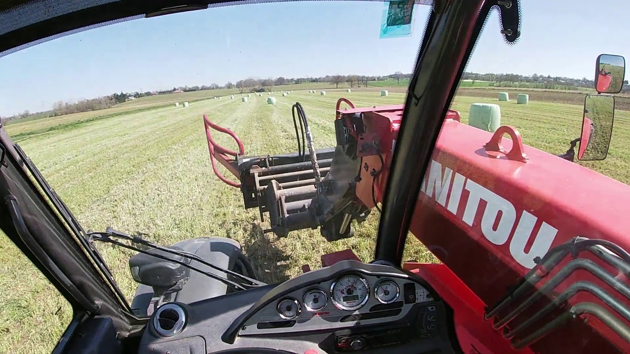 Cab View / MANITOU MLT 634 / Loading Wrapped Bales
