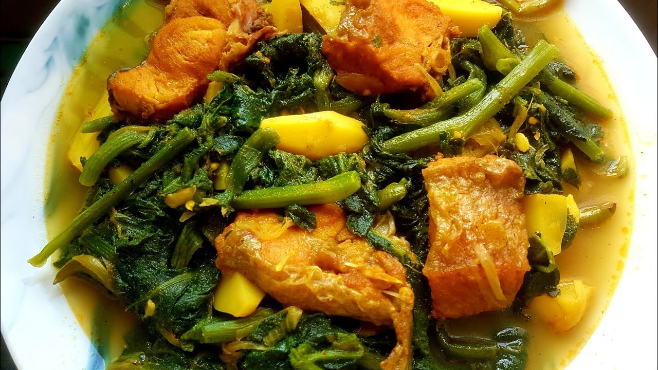 মিষ্টি  কুমড়ো শাক দিয়ে মাছ রান্নার রেসিপি mach diye kumor shaker recipe 