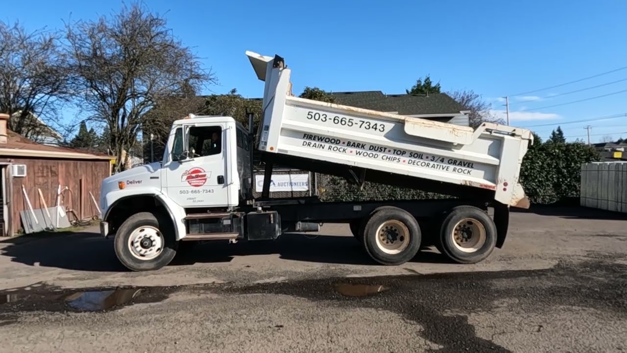 2003 FREIGHTLINER FL80 TANDEM AXLE DUMP TRUCK (1037)