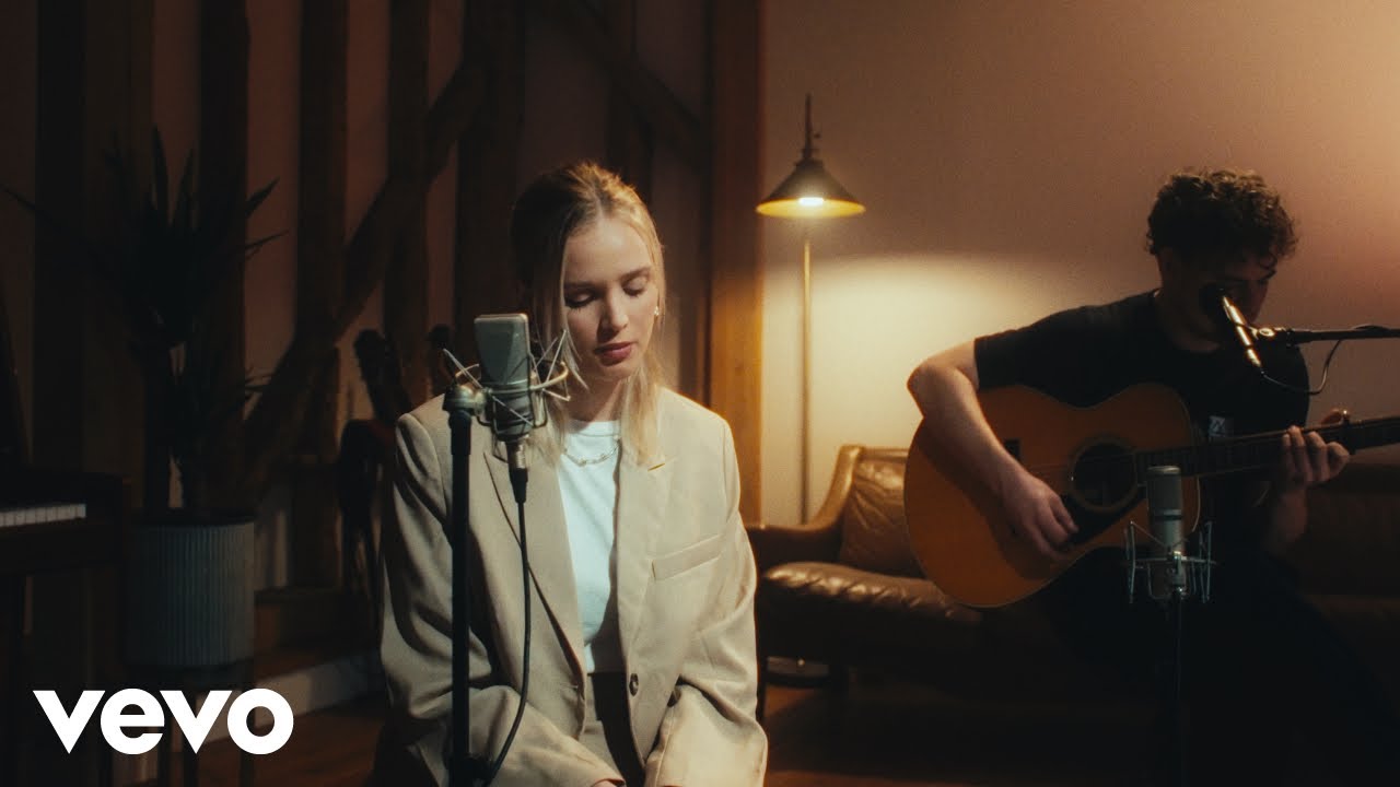 Ella McRobb - Slow Motion Heartbreak (Live)