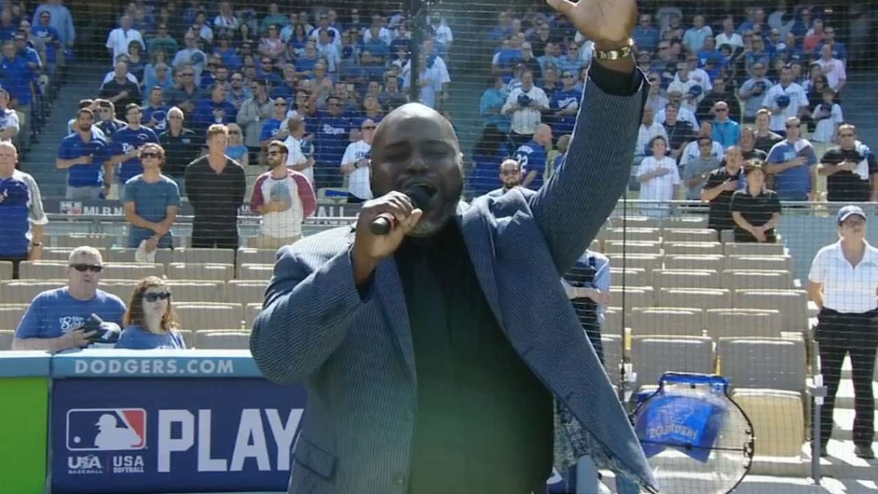 WSH@LAD Gm4: Gospel singer Williams Jr. sings anthem