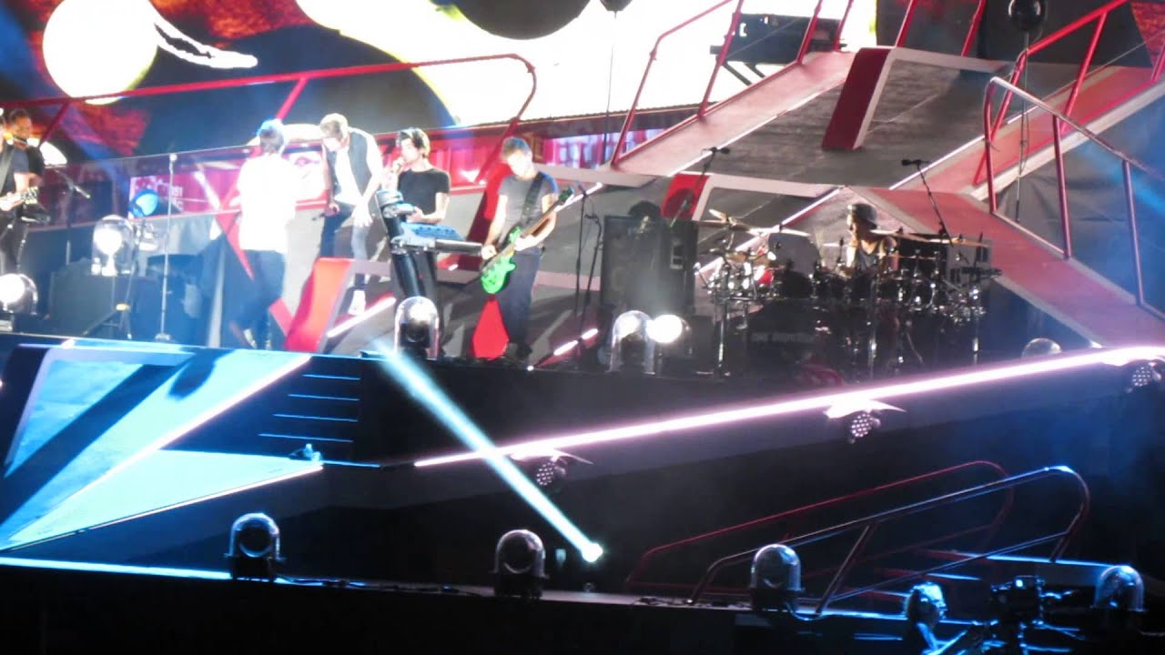 One Direction performing Strong at MetLife Stadium (August 4th)