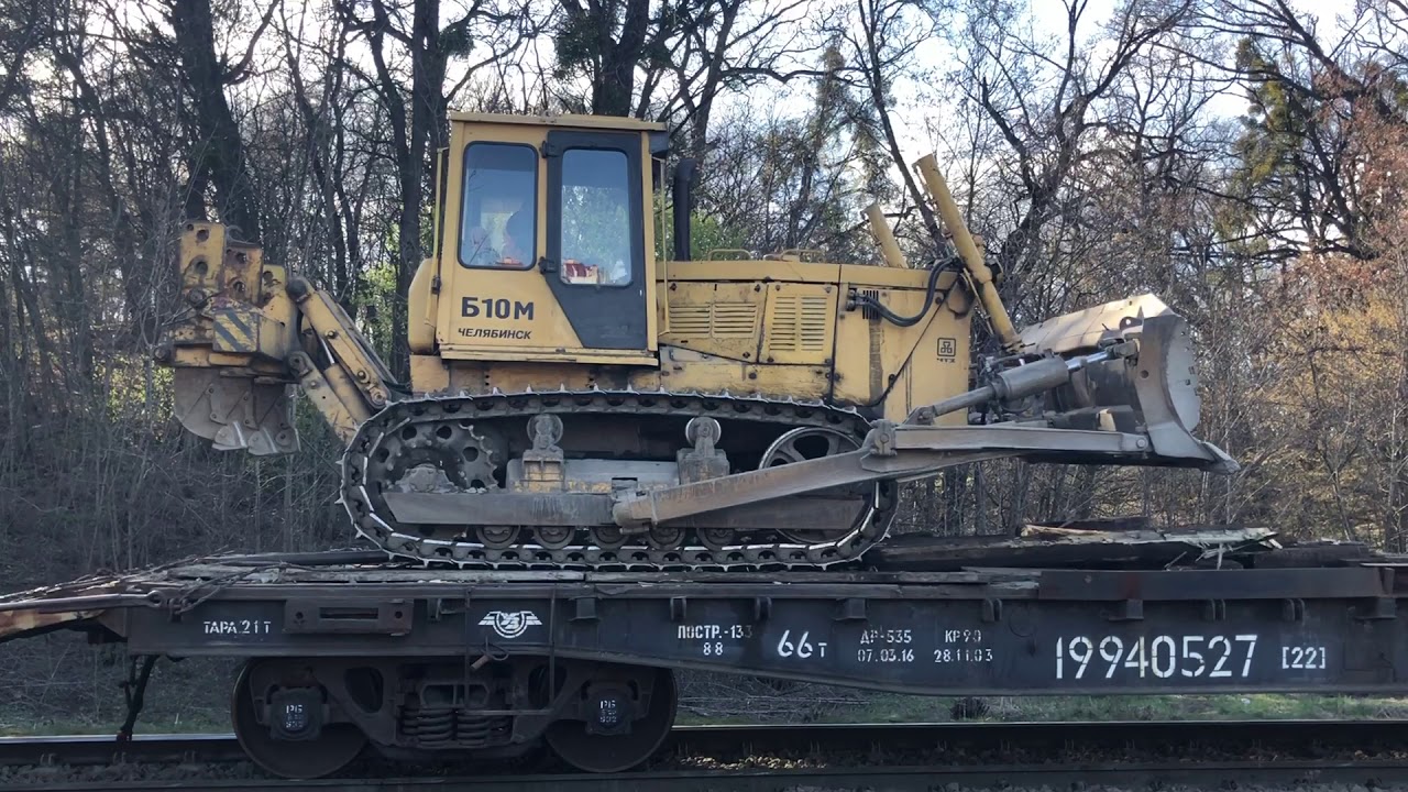 М62 та ЧМЕЗ з колієукладачами УК25 поблизу платформи Сирець у Києві
