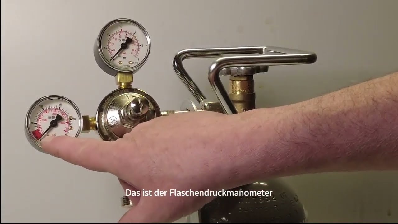 Bier zapfen , den Druckminderer für CO 2 richtig einstellen.