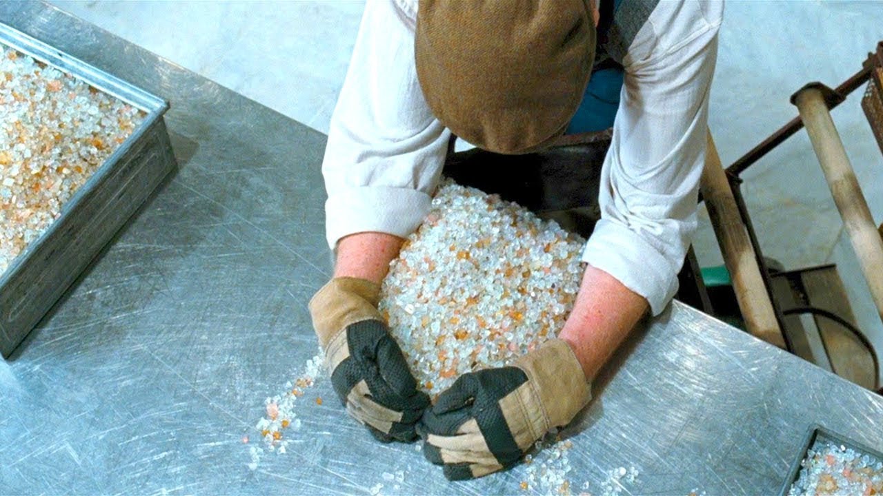 Уборщики, действовавшие в течение 15 лет, за одну ночь украли у компании две тонны алмазов