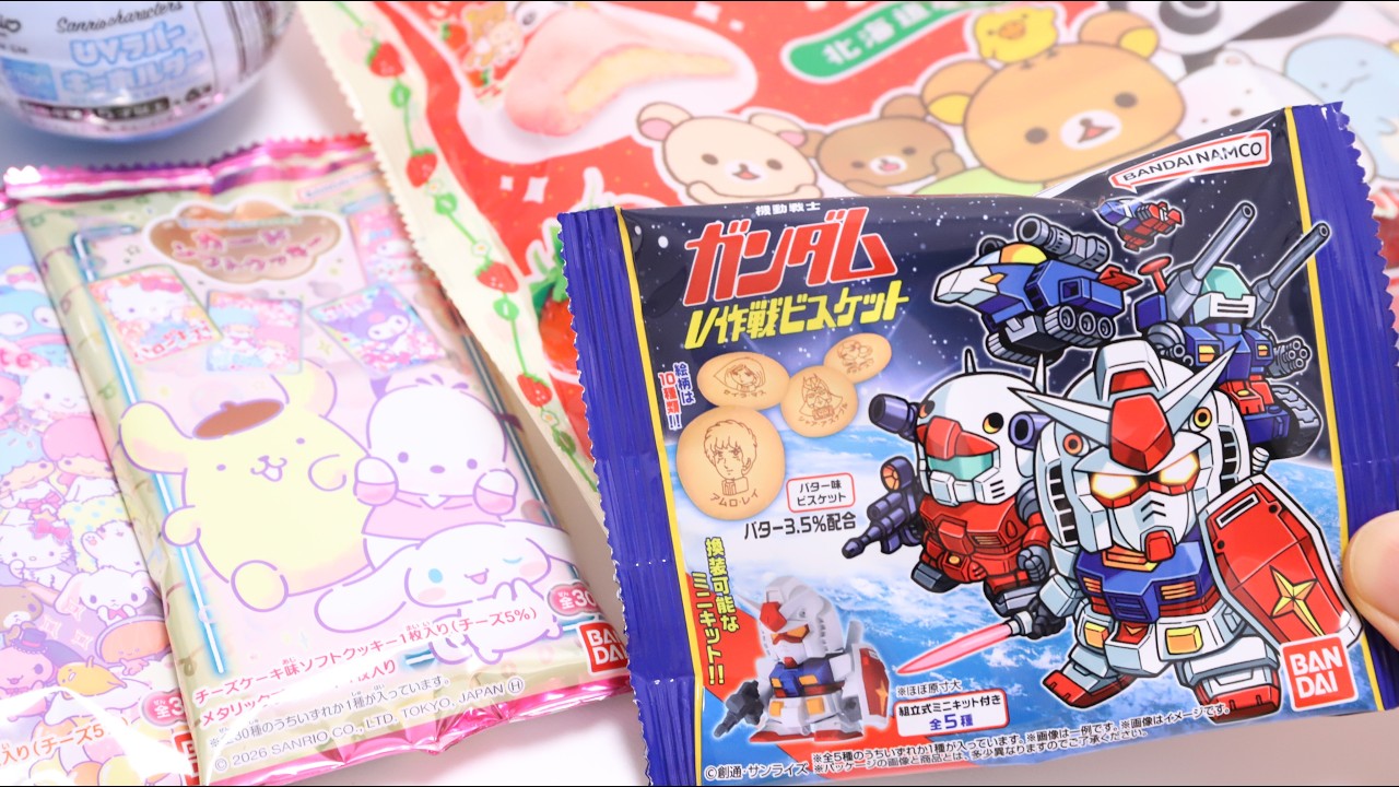 [Unboxing ASMR] Tanning Sanrio Characters?! New UV Rubber Keychain & Gundam Candy Toys!