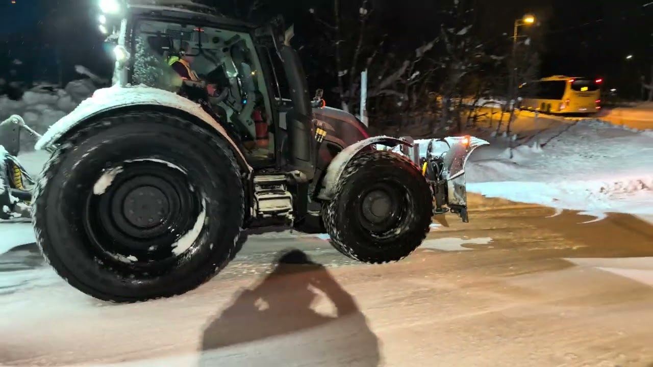 ❄️🚜Modern Snow-removal Equipment Valtra #norway #tractor #valtra #snowremovalequipment #snowblower