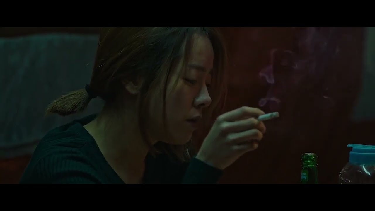 Han Ji Min - Korean Actress Smoking