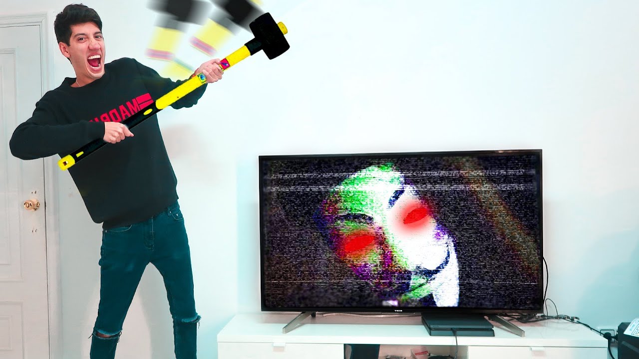 UN HATER NOS DEJA UN MENSAJE EN LA TV DE CASA *Destruimos todo*