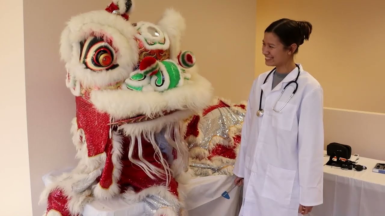 Fú Huǒ Goes to the Vet