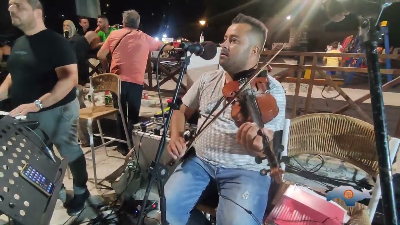 Το Σάββα που παίζει βιολί 🎻 από Λέρο τον ξέρετε?? μας λέει μαντινάδες Πυθαγόρειο Σάμου Πανηγύρι