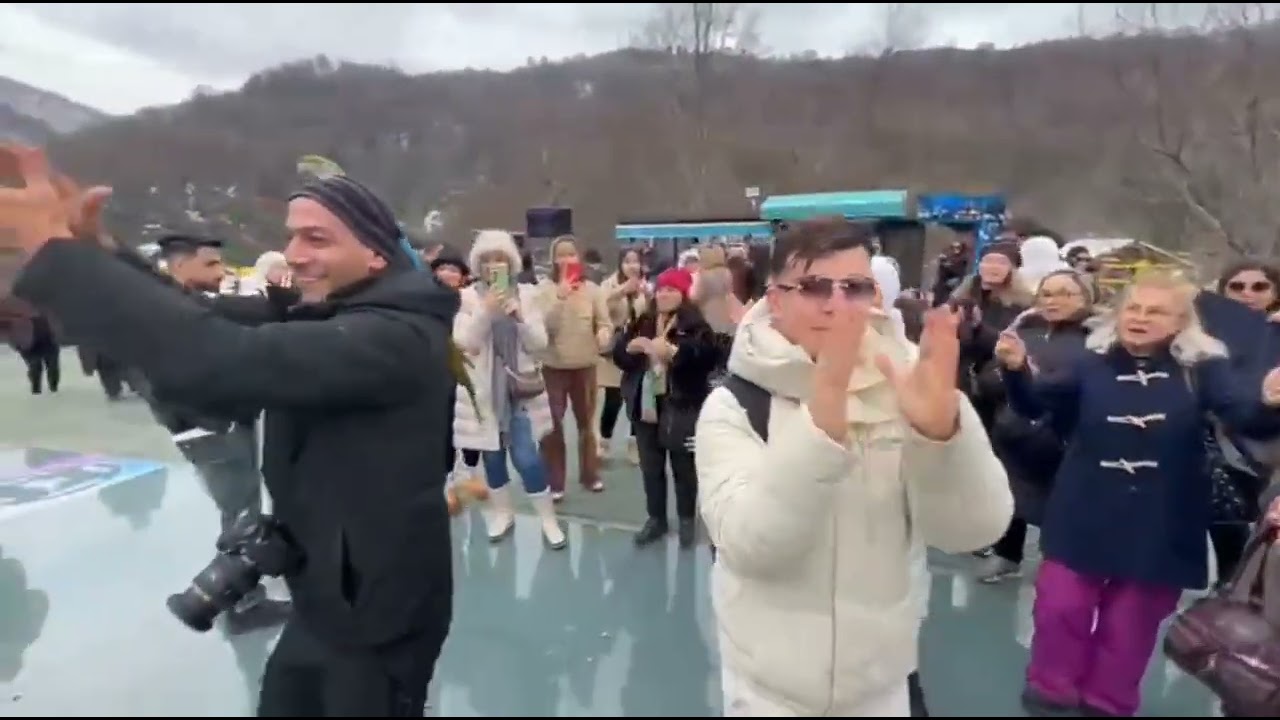 UDİ ŞANTÖR BAHADIR TEZGÖREN & MANZARACI TUR MAŞUKİYE CAM TERAS DA MANZARACI TUR KOROSU İLE KONSER.