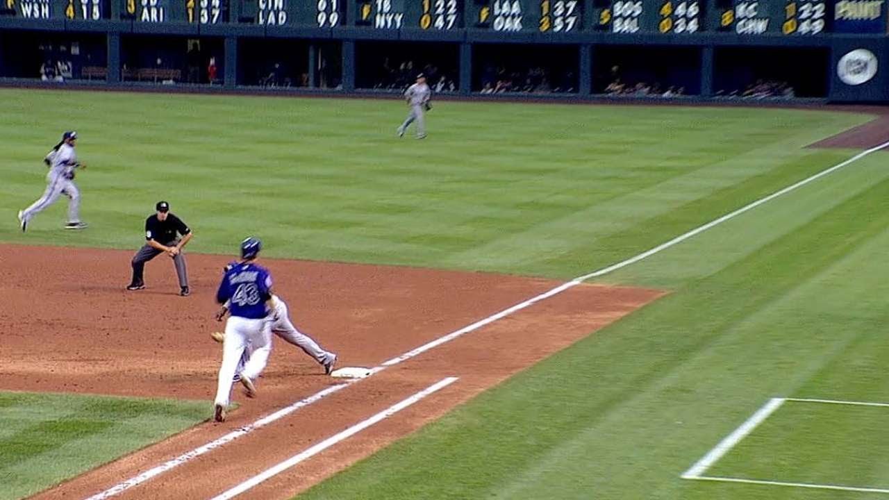 Gorzelanny makes fine play off the mound