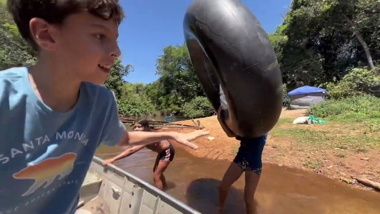 Fiquei com medo de pular no rio!