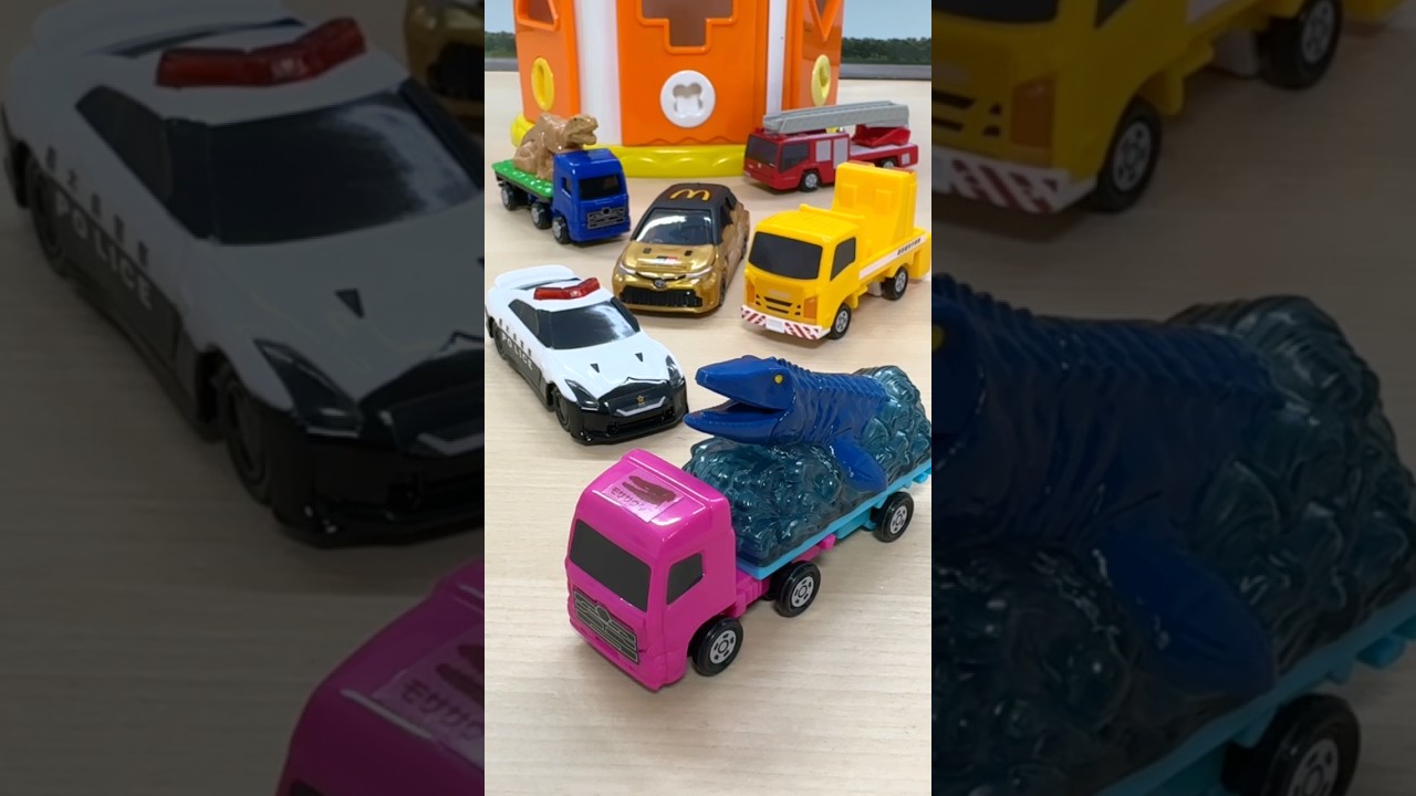 アンパンマンのかぎボックスのとびらを開けて【パトカー・恐竜運搬車・消防車】はたらくくるま  ハッピーセットトミカを取り出します🚌! #shorts #アンパンマン @OmotyaRanger
