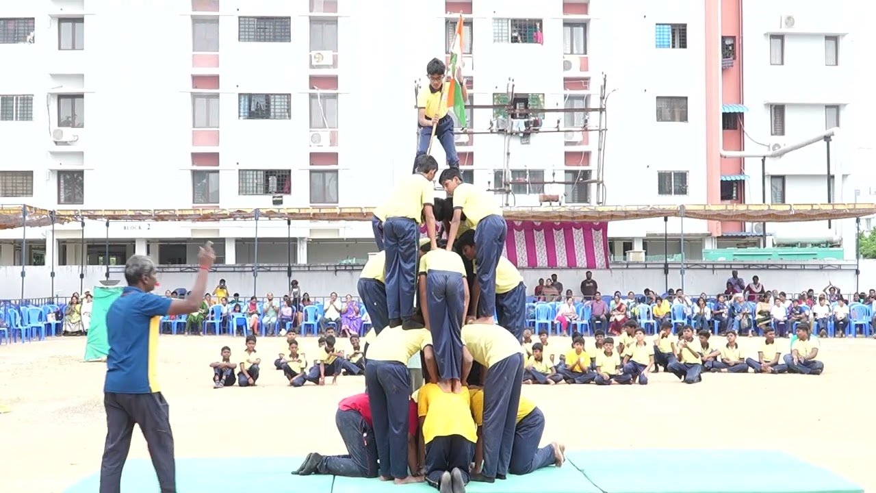 Human Pyramid Display by boys of Classes 6 to 11