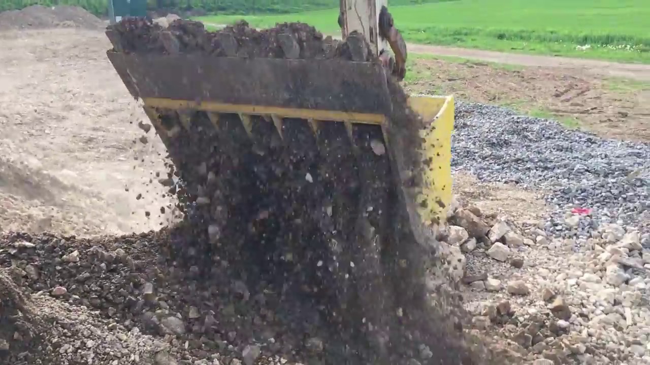 Sieblöffel mit variabler Siebgröße