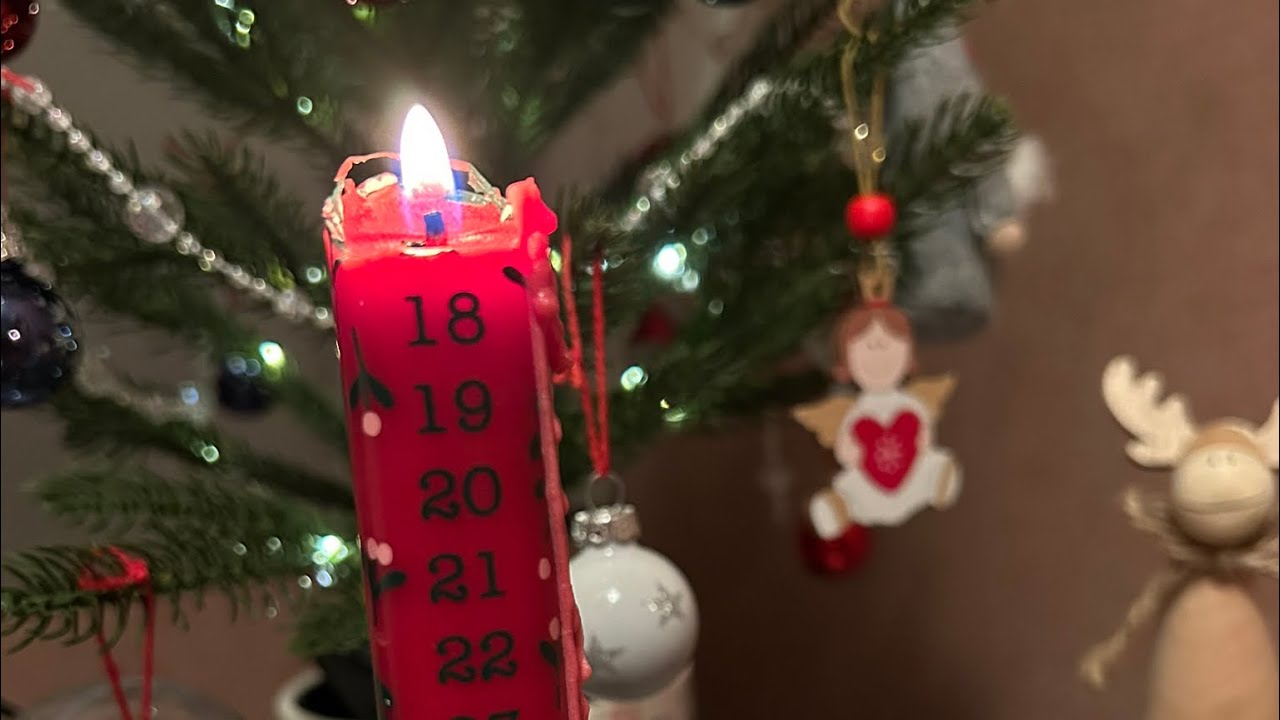 Vlogmas 2025. Donderdag 18 december. Pakketjes open, en alleenaan de sokken gebreid