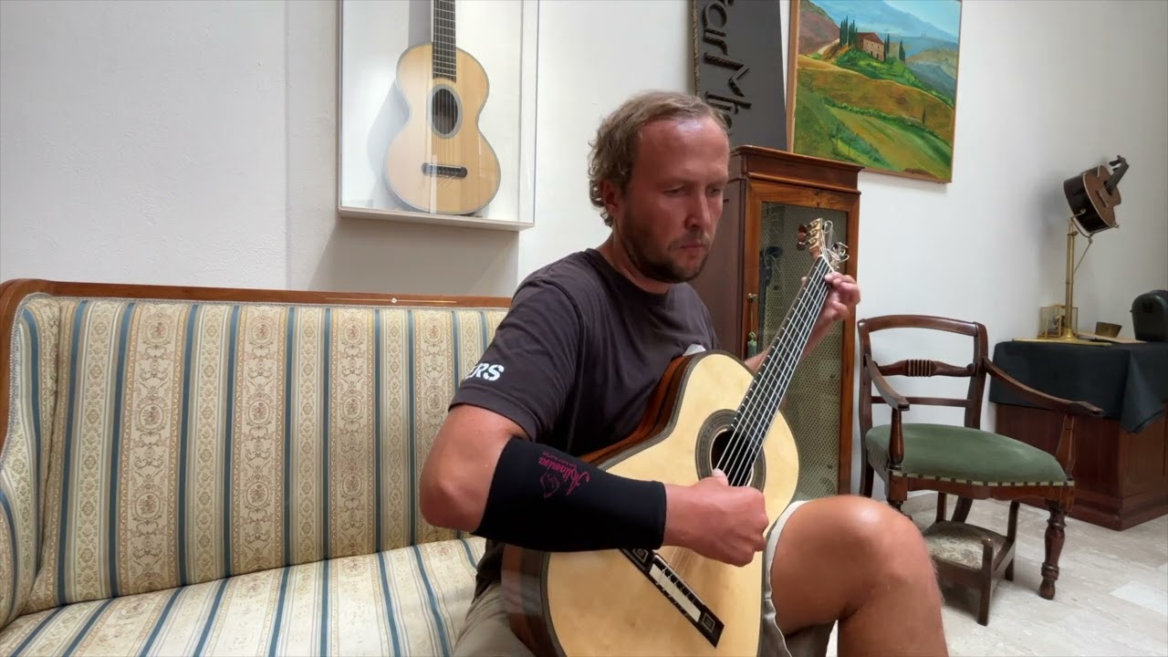 Visiting the luthier Gabriele Lodi