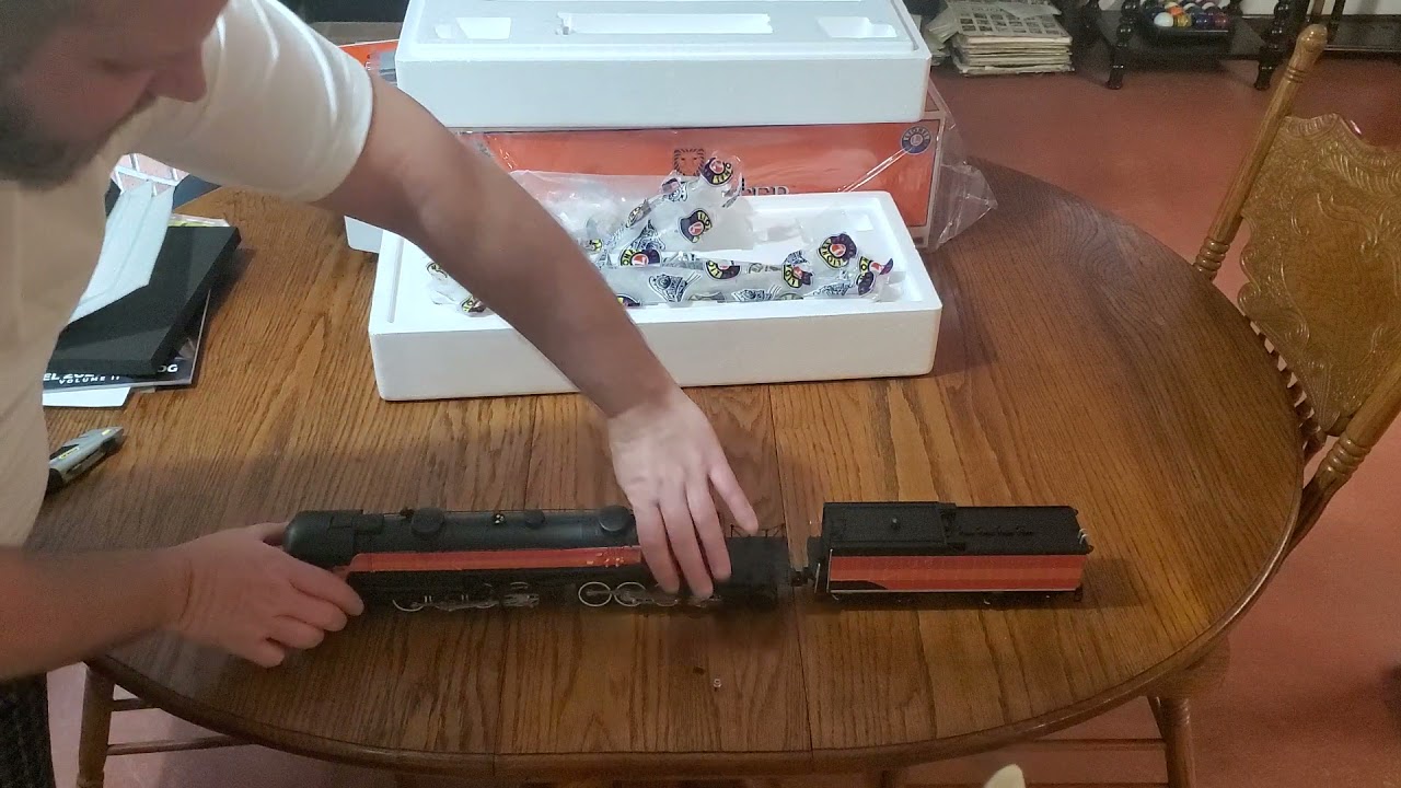 Lionel's Southern Pacific Daylight Lionchief Plus 2.0 Lionmaster AC-12 Cabforward #4290