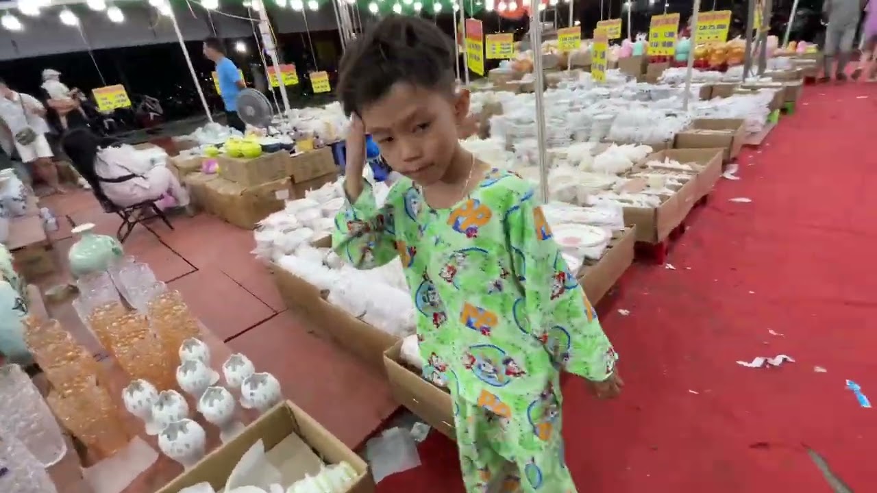 Đi hội chợ những ngày tết cuối năm cùng mình nha