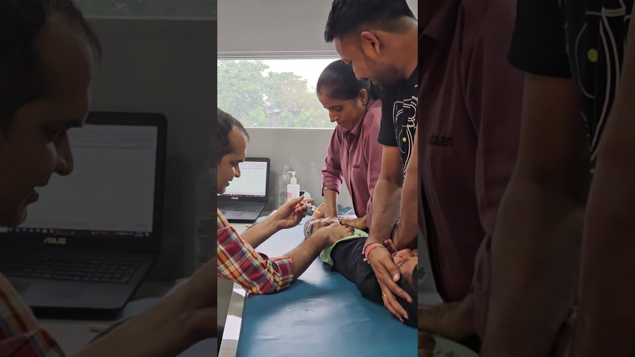 uncle ne phirse lagai sui😢💉 #mokshpatel #injection #sui #doctor #viralvideo