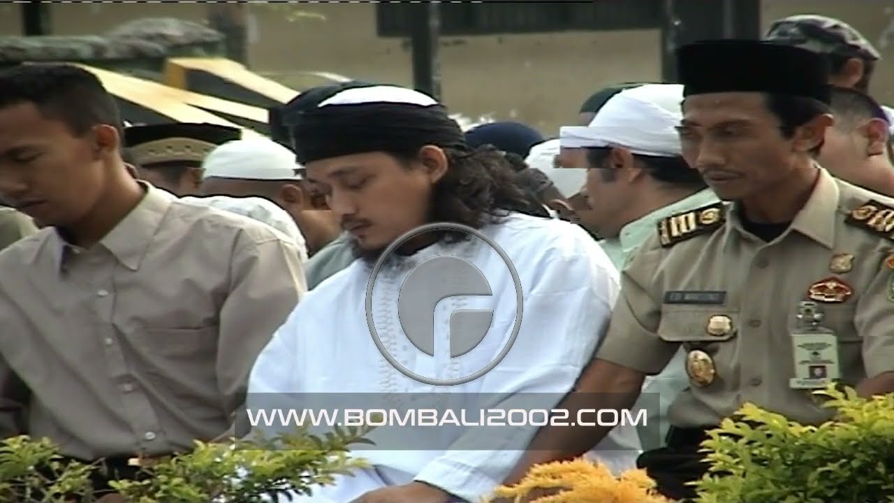 FILE #C74 SHOLAT IED TERAKHIR TRIO BOM BALI #balibomb2002 #2002balibombings #bombali