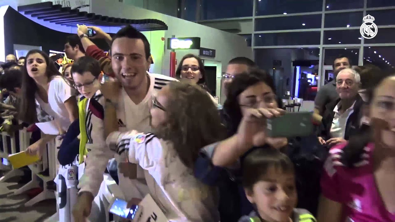Bonito gesto de Ronaldo en el recibimiento en Vigo / Nice gesture by Ronaldo upon arrival in Vigo