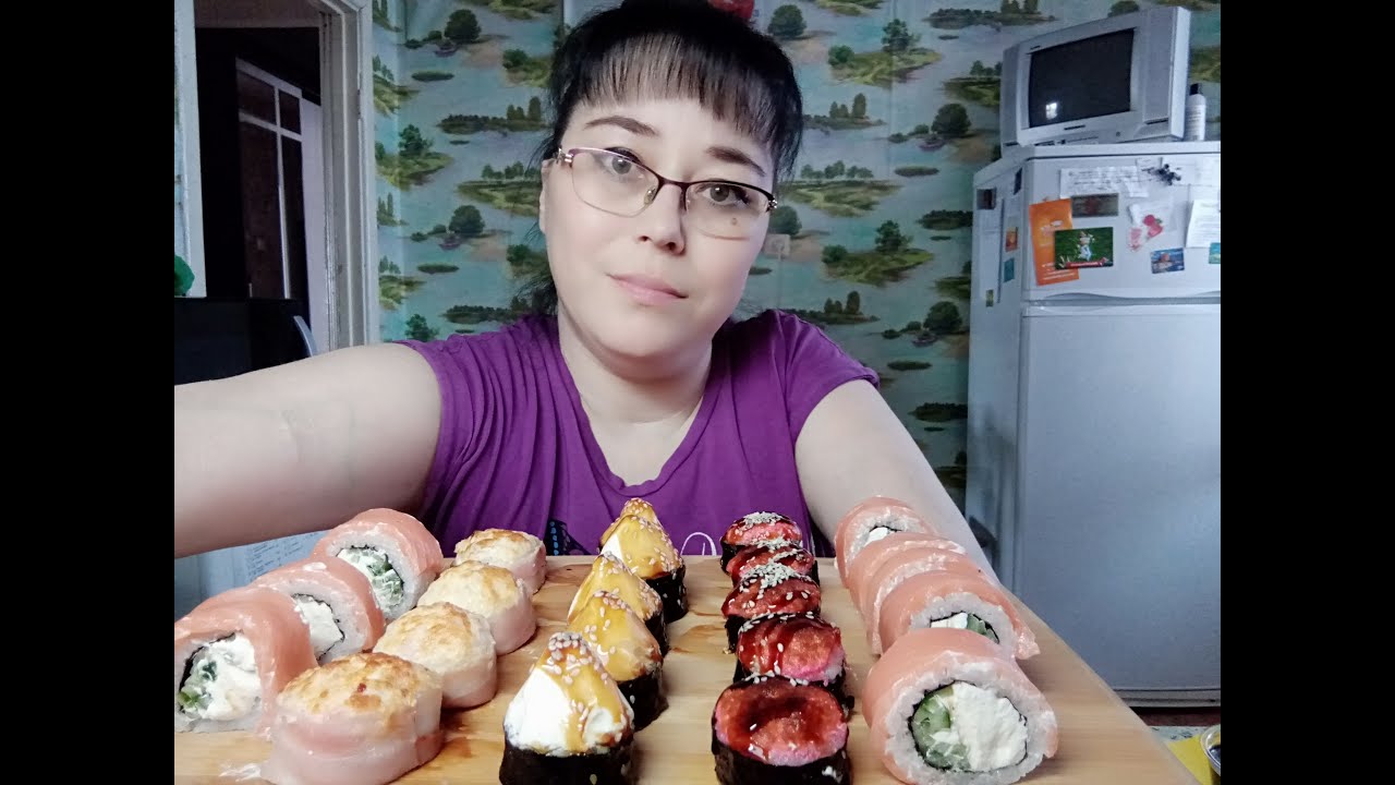 Мукбанг | СУШИ РОЛЛЫ И САМОГОН | Mukbang Sushi ROLLY and Russian moonshine