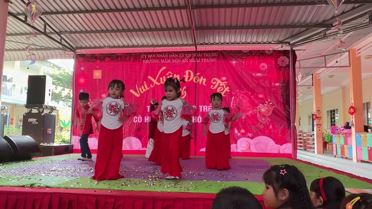 Mua Tết trẻ 25-26