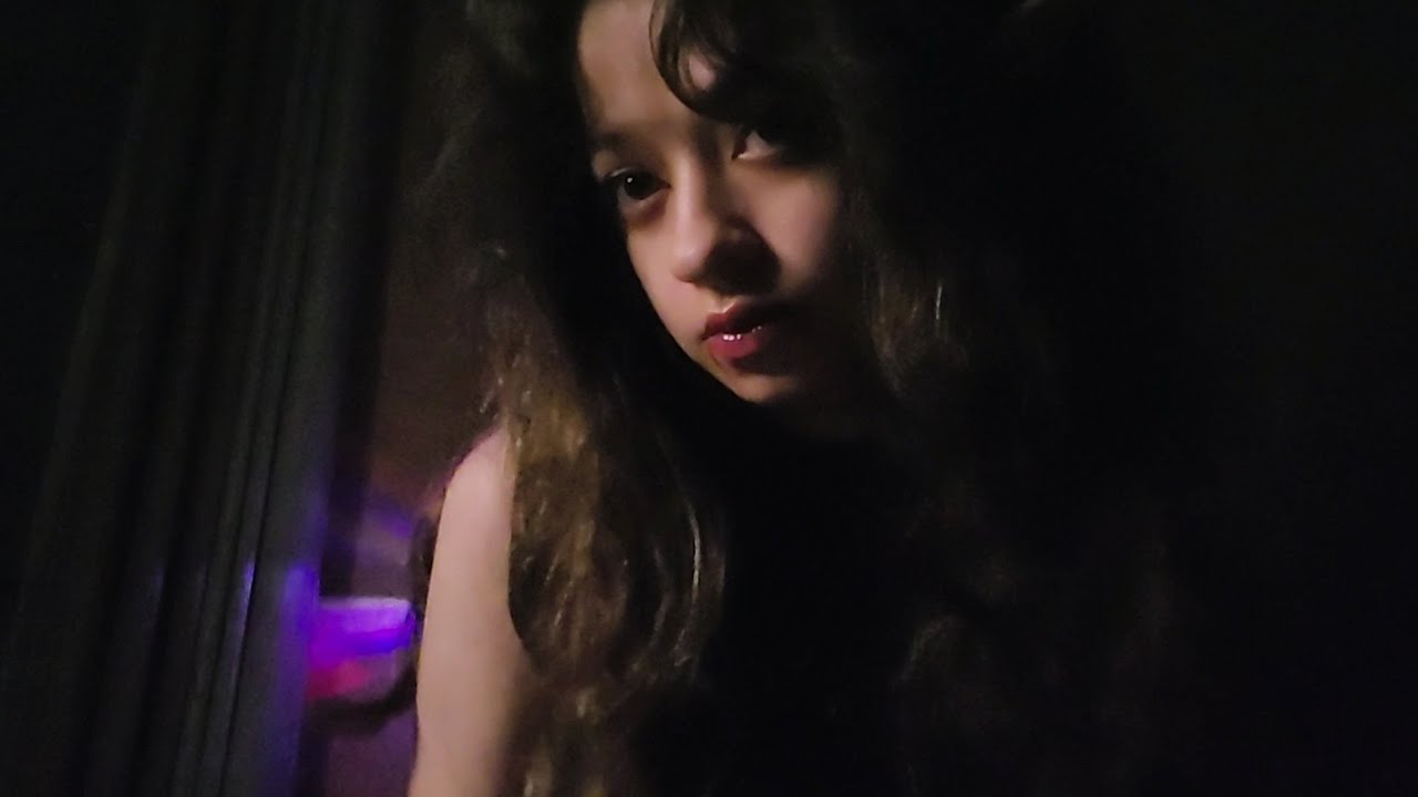 ASMR | A vampire breaks into your room (Halloween rp)
