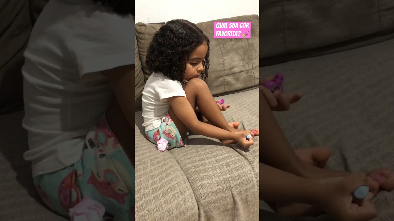 Sarah mostra como pintar as unhas 💅🏼 Siga para + #crian&ccedil;as #canalinfantil #conteudoinfantil #unhas