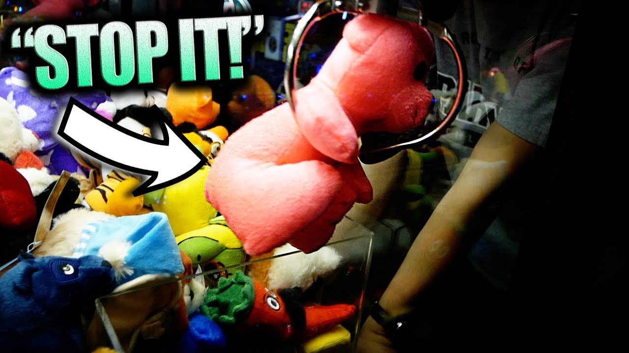 На меня НАКРИЧАЛИ за игру в Claw Machine?!
