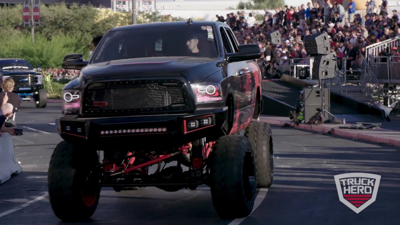 Truck Hero presents the 2017 SEMA Cruise : a 2-hour parade of custom vehicles