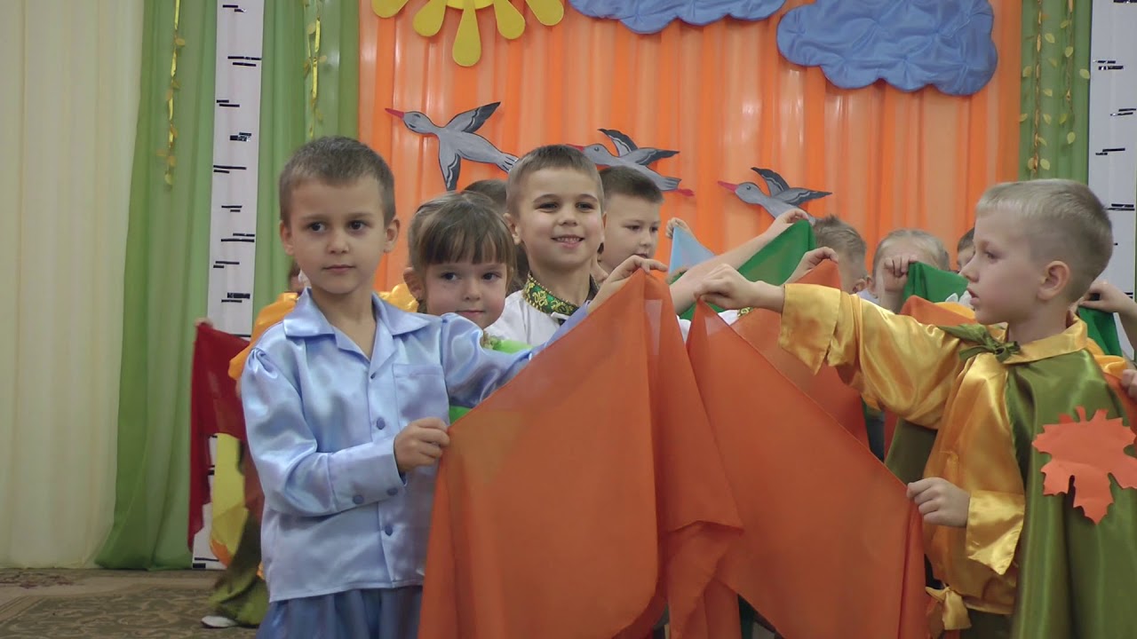 Вход  в старшей группе на осенний утренник 2017. Лягушка путешественница . Муз  рук  Максюта Г  В