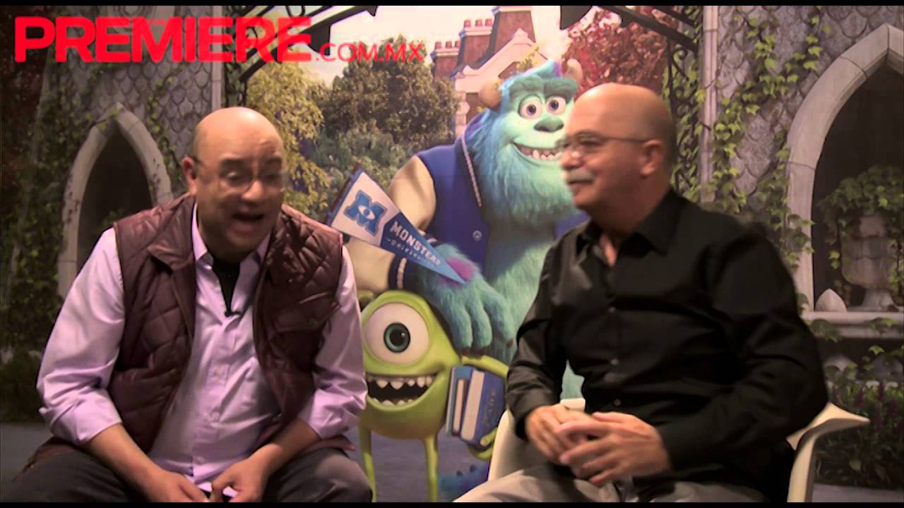 Saludo de Victor Trujillo y Andr&eacute;s Bustamante