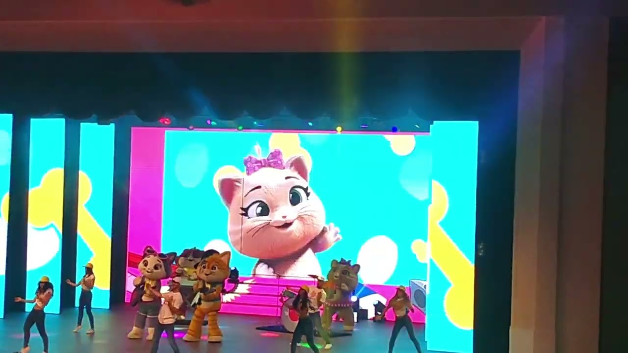 44 GATTI - Theater show in gardaland